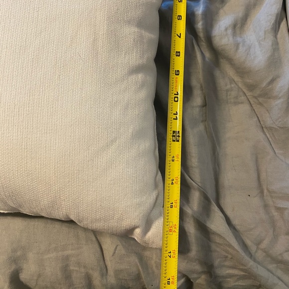 Floral pillow - Picture 2 of 3